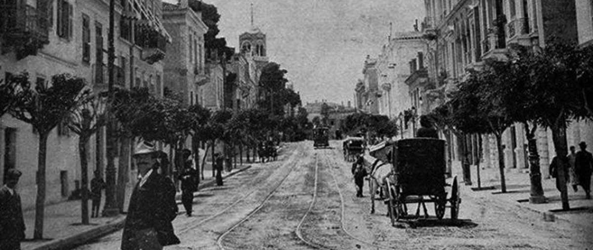 Φωτογραφία από την παλιά Αθήνα με κάρα κ τραμ